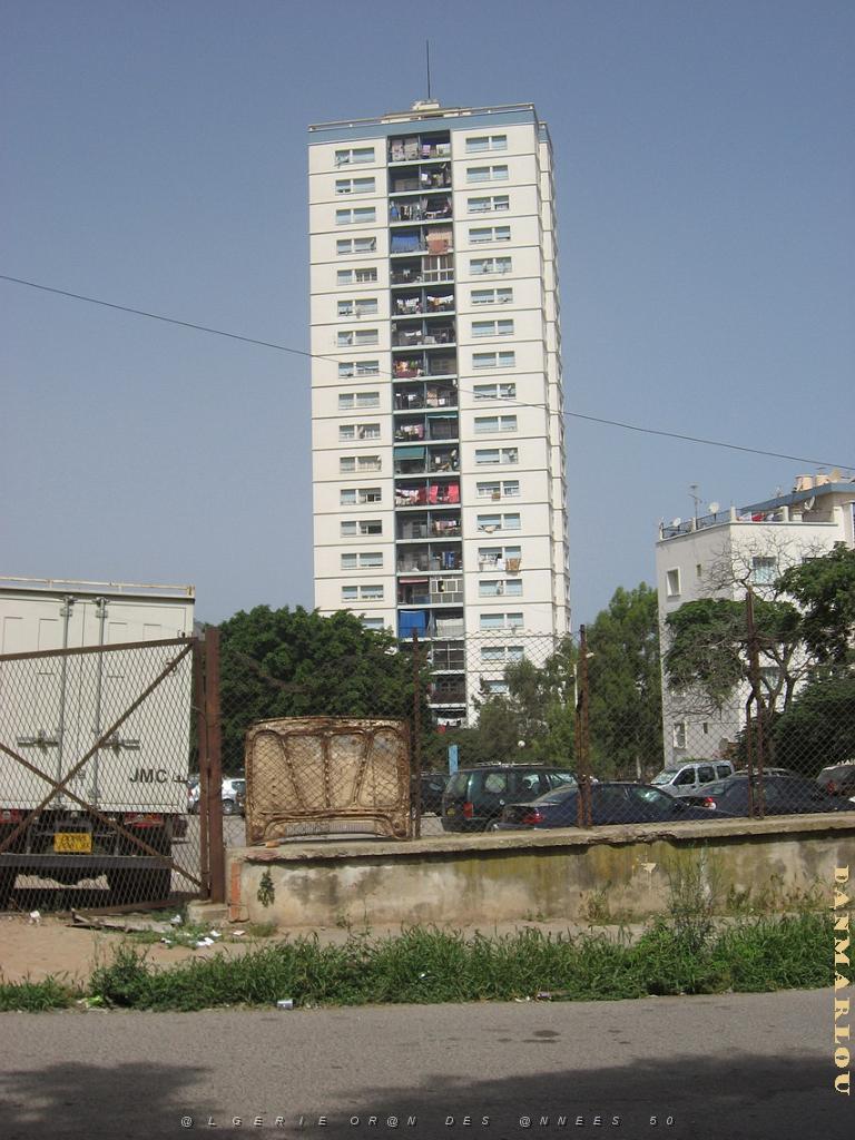 2378 cite la fontaine.jpg